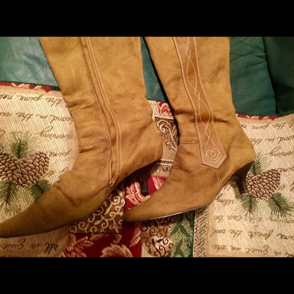 Vintage Western Two-Tone 👢BOOTS by CONTESSA - Picture 2 of 16